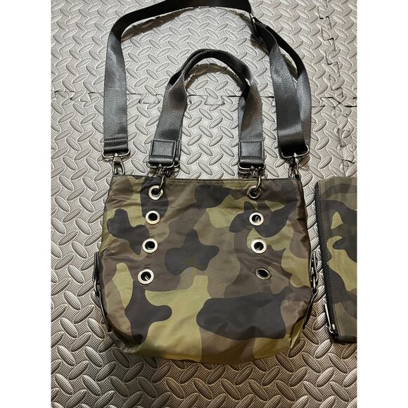 SR Squared Sondra Roberts Camouflage Mini Reversible Tote with Inside Pouch - Picture 2 of 9